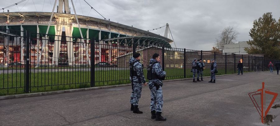 Правопорядок на матче Российской Премьер-лиги в Москве обеспечили сотрудники Росгвардии 