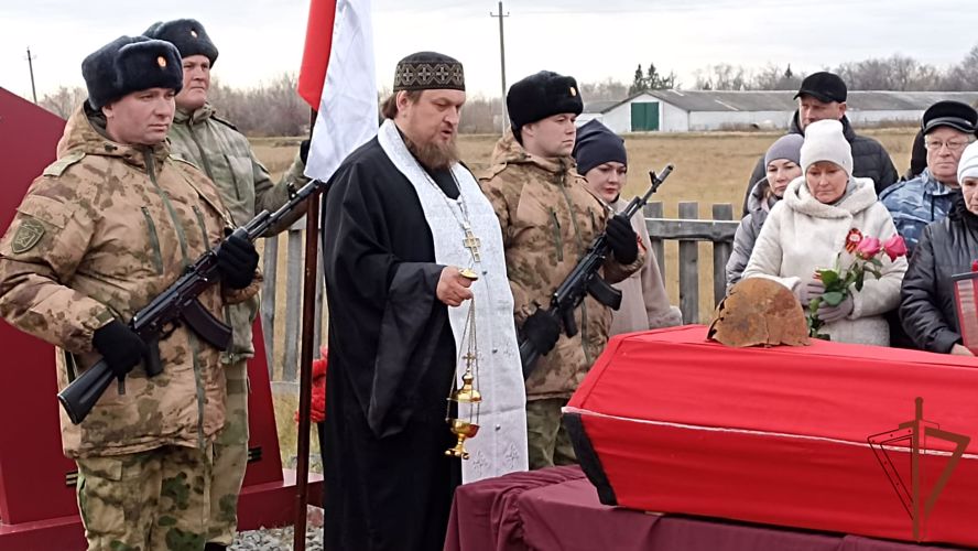  В церемонии перезахоронения останков павшего красноармейца в Омской области приняли участие военнослужащие Росгвардии