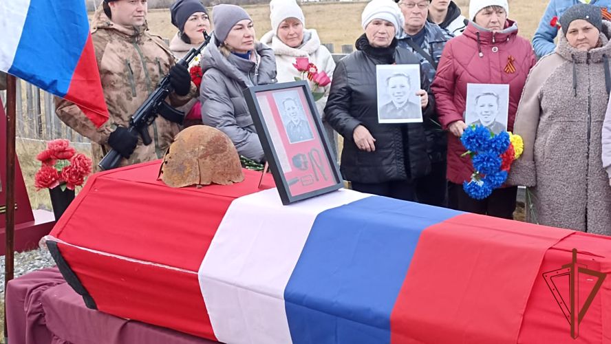  В церемонии перезахоронения останков павшего красноармейца в Омской области приняли участие военнослужащие Росгвардии