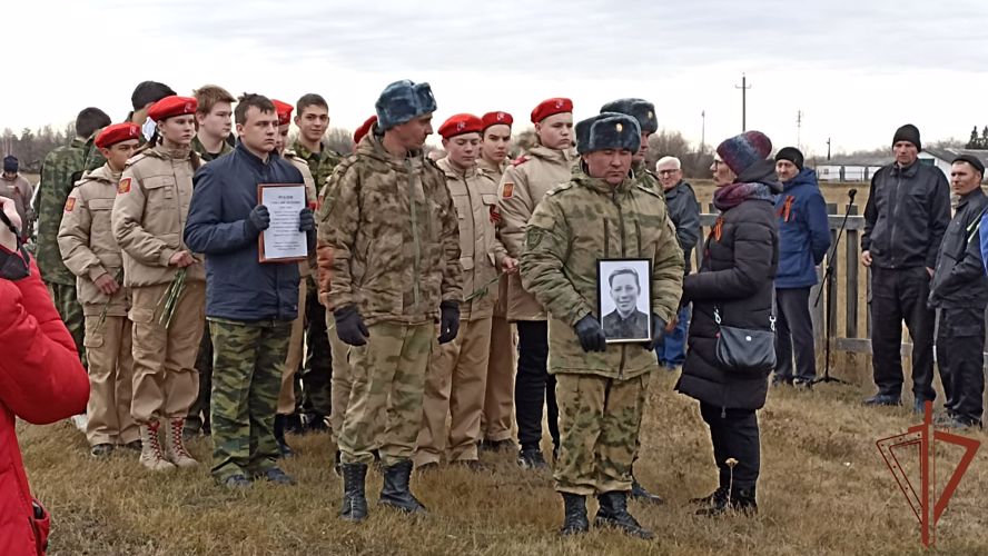  В церемонии перезахоронения останков павшего красноармейца в Омской области приняли участие военнослужащие Росгвардии