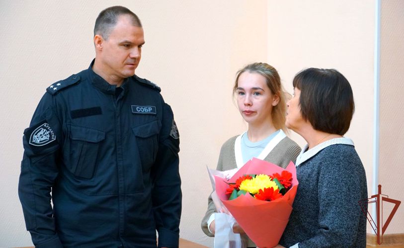 В СОБР «Архангел» Росгвардии состоялось награждение отличившихся сотрудников