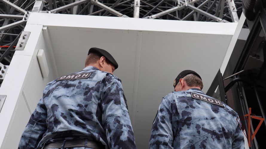 Росгвардия обеспечила правопорядок футбольного матча РПЛ в Екатеринбурге