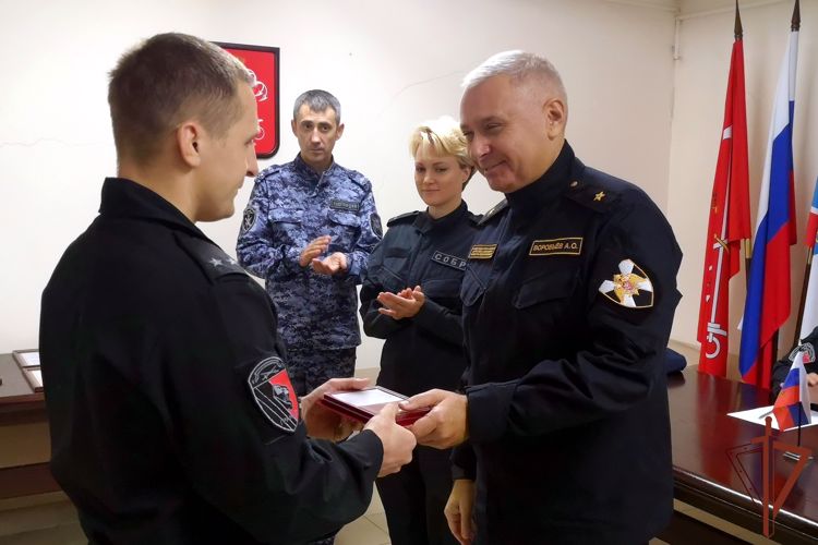 Командующий Северо-Западным округом Росгвардии поздравил сотрудников СОБР с профессиональным праздником