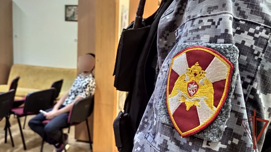 Патруль Росгвардии задержал в Севастополе подозреваемого в проникновении в школу