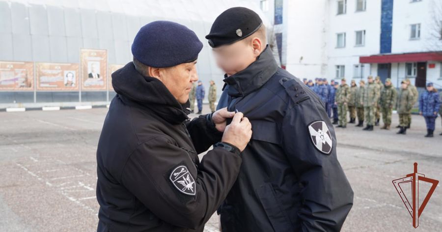 Росгвардейцу - участнику спецоперации вручили госнаграду в Брянске