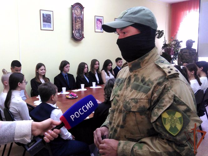 Росгвардейцы - участники спецоперации поблагодарили курганских школьников за поддержку (видео)