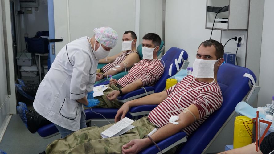 Более 20 литров крови сдали росгвардейцы в рамках акции «От сердца к сердцу» в Брянске