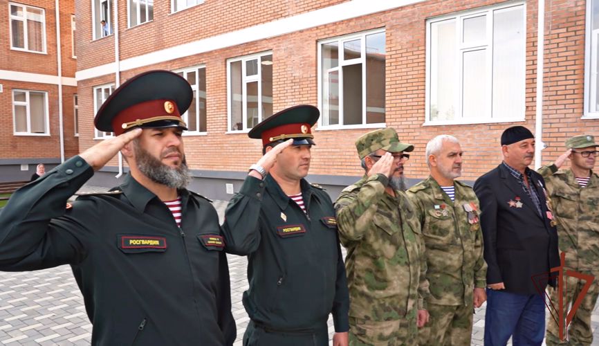 Память погибшего военнослужащего Росгвардии увековечена в Чеченской Республике