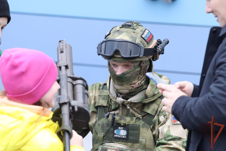 Военнослужащие Росгвардии провели в Архангельске масштабное спортивно-патриотическое мероприятие
