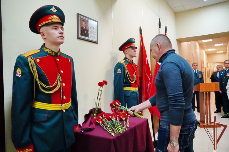 Память погибшего офицера Росгвардии увековечена в Санкт-Петербурге