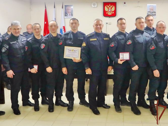 Командующий Северо-Западным округом Росгвардии поздравил сотрудников СОБР с профессиональным праздником