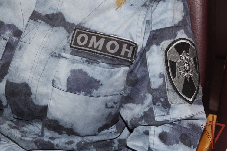 Представители издательского центра вручили детям росгвардейцев книги об истории города Вологды