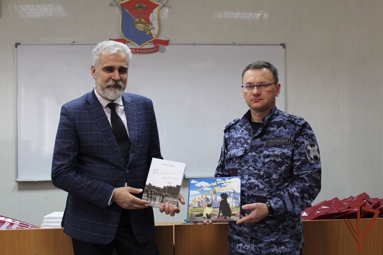 Представители издательского центра вручили детям росгвардейцев книги об истории города Вологды