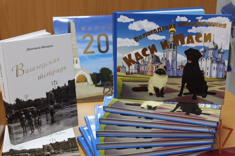Представители издательского центра вручили детям росгвардейцев книги об истории города Вологды