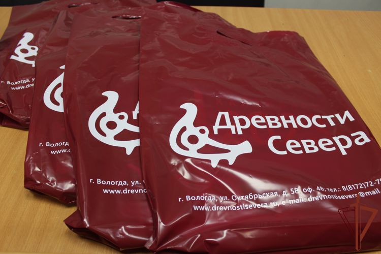 Представители издательского центра вручили детям росгвардейцев книги об истории города Вологды