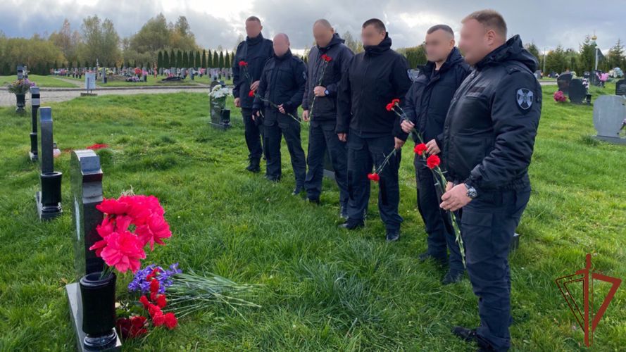 В Калининграде офицеры СОБР Росгвардии почтили память погибшего сослуживца