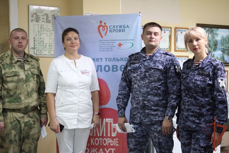 Порядка 15 литров крови сдали росгвардейцы в Югре