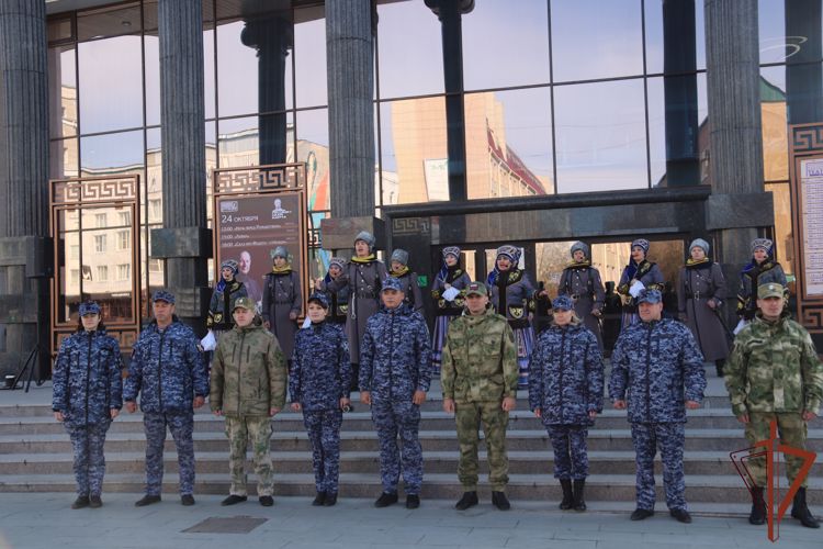 Представители Росгвардии вместе с ансамблем «Забайкальские казаки» записали видеоролик в поддержку участников спецоперации