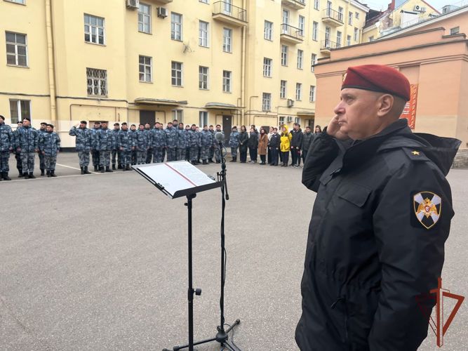 Командующий Северо-Западным округом Росгвардии поздравил сотрудников ОМОН с профессиональным праздником