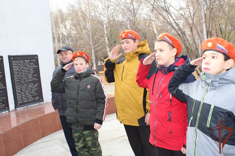 Патриотические мероприятия для ребят из подшефных учебных заведений провела Росгвардия на Урале 