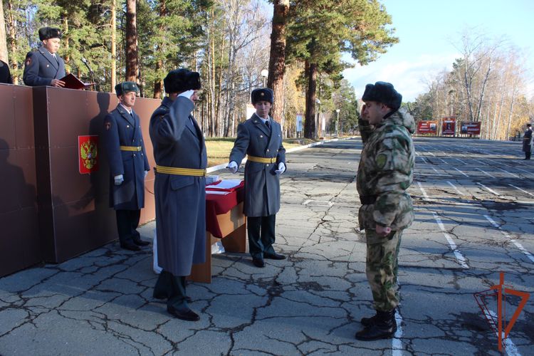 Командующий Уральским округом поздравил с днем образования три воинские части озерского соединения