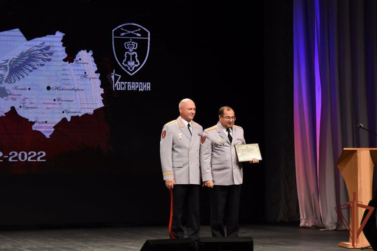 Командующий Сибирским округом Росгвардии поздравил сотрудников вневедомственной охраны с 70-летием службы