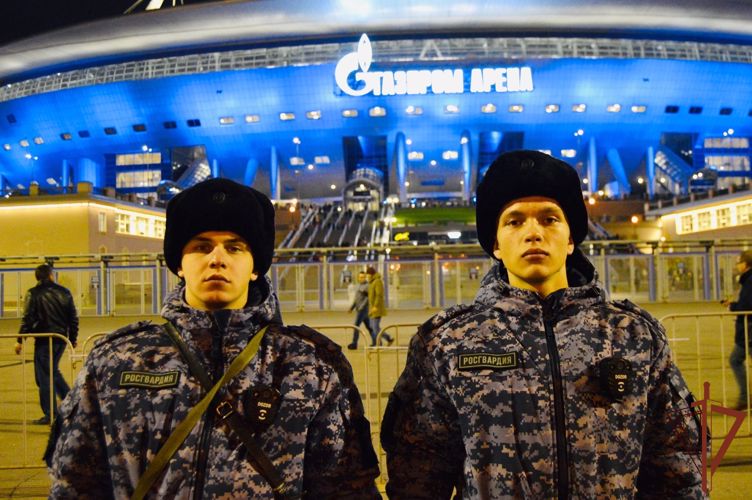 В Санкт-Петербурге росгвардейцы обеспечили безопасность на футбольном матче между командами «Зенит» - «Крылья Советов»
