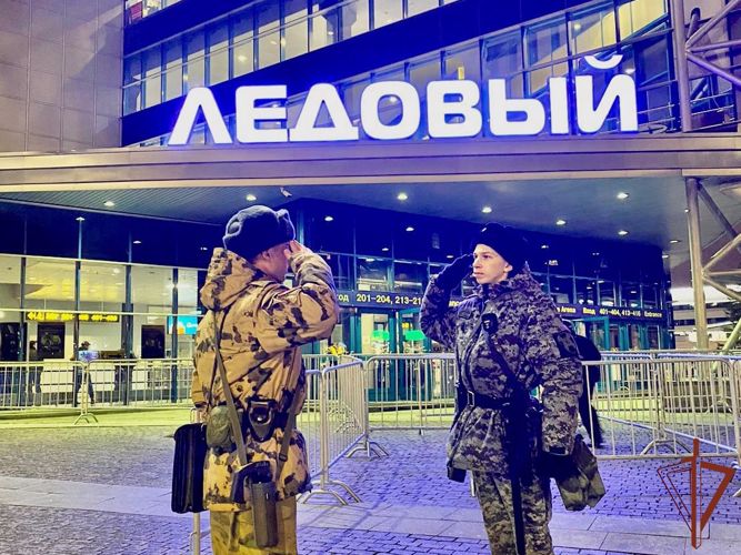 В Санкт-Петербурге росгвардейцы обеспечили общественную безопасность хоккейного матча команд «СКА» и «Куньлунь Ред Стар»