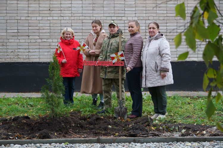 В Великом Новгороде  росгвардейцы присоединились к  акции «Дерево Сталинграда»