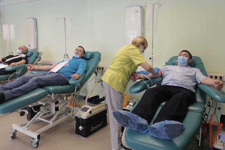 На 9 литров пополнили запасы донорской крови для пострадавших жителей Донбасса росгвардейцы Иркутской области 