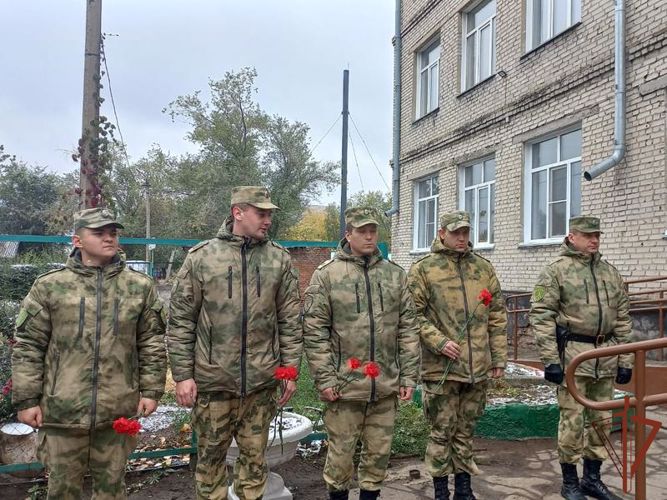 Росгвардейцы почтили память погибшего военнослужащего