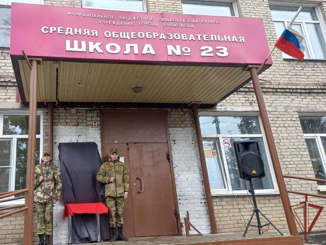 Росгвардейцы почтили память погибшего военнослужащего