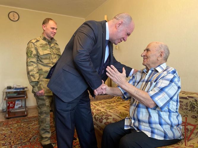 Росгвардия в Томске чествовала ветерана Великой Отечественной войны 