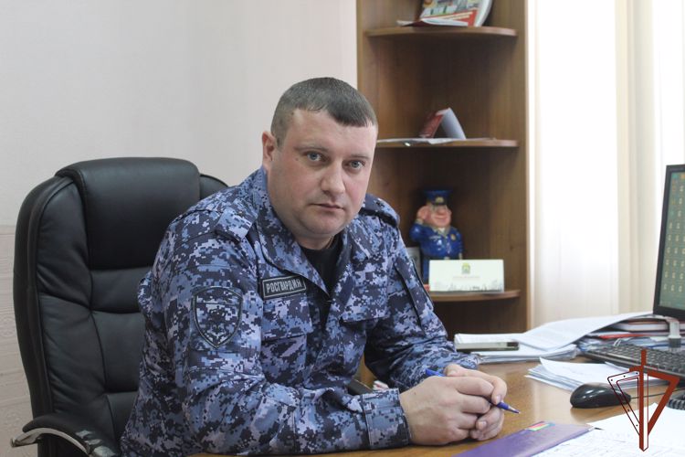 Офицер Росгвардии задержал в Новосибирской области подозреваемого в разбойном нападении
