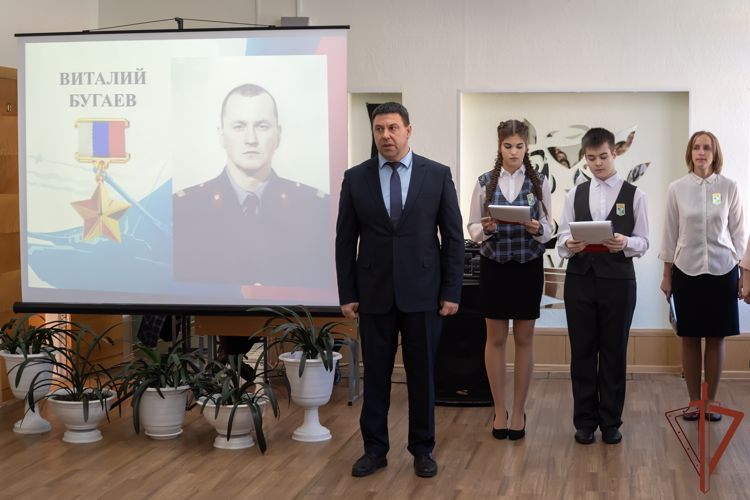 ОМОН Росгвардии принял участие в открытии «Парты Героя»  в воркутинский школе