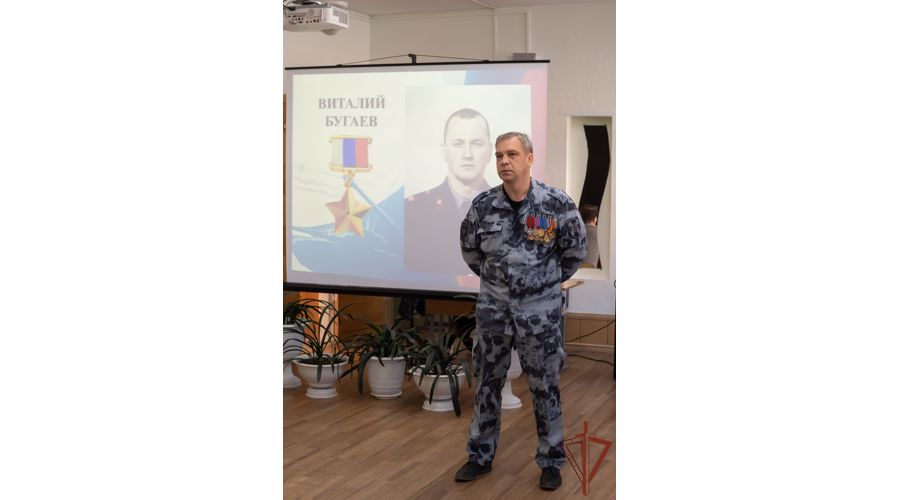 ОМОН Росгвардии принял участие в открытии «Парты Героя» в воркутинский школе