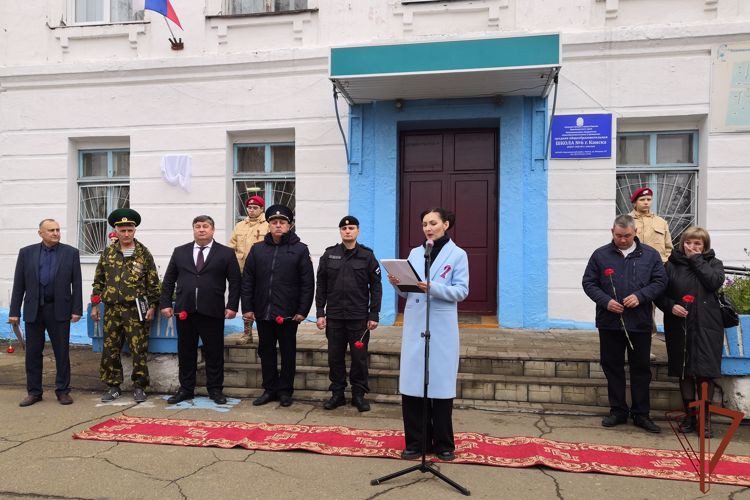 Память сотрудника ОМОН Росгвардии увековечили в городе Канске