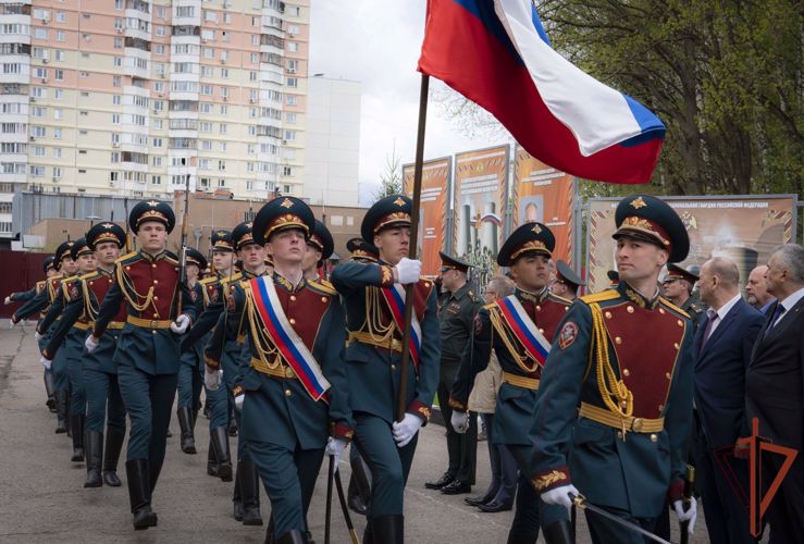  Военнослужащих соединения по охране общественного порядка поздравили в Москве