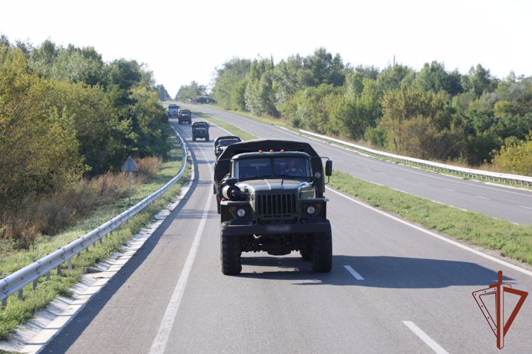 Росгвардейцы доставили в ЛНР гуманитарную помощь из Курска и Алтайского края (видео)
