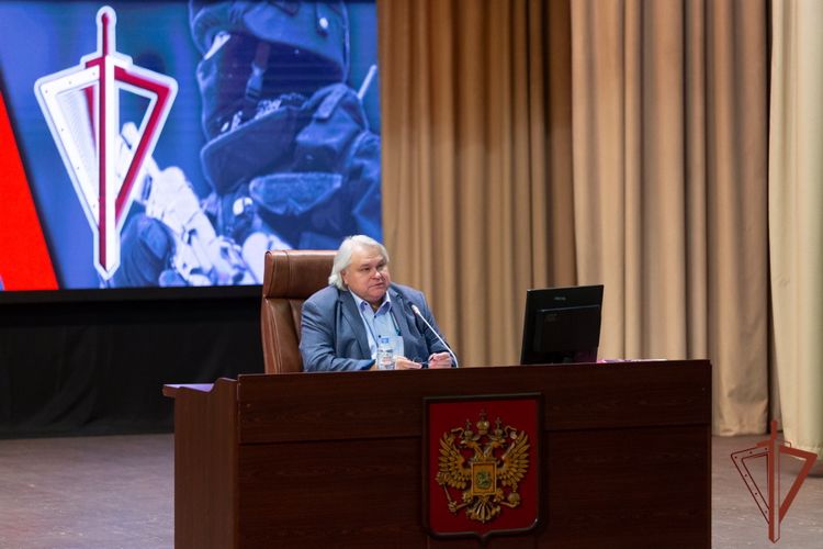 Журналист и телеведущий Аркадий Мамонтов встретился с росгвардейцами