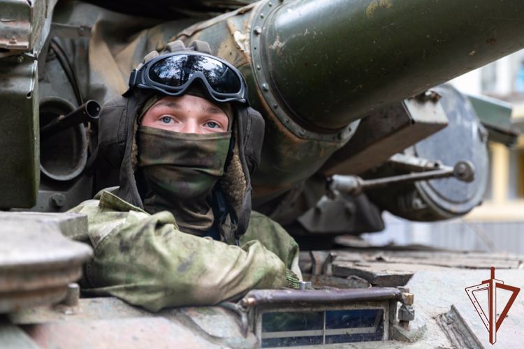Спецназовцы Росгвардии поставили в боевой строй трофейный танк