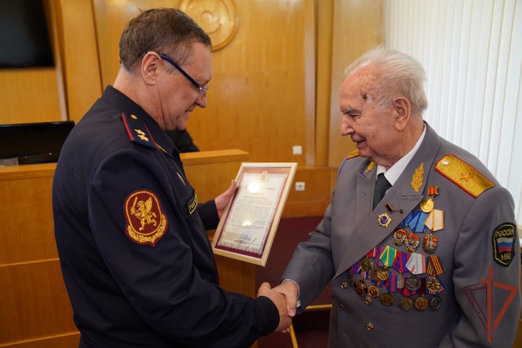 В Главном управлении вневедомственной охраны Росгвардии прошли торжественные мероприятия накануне 70-летия службы