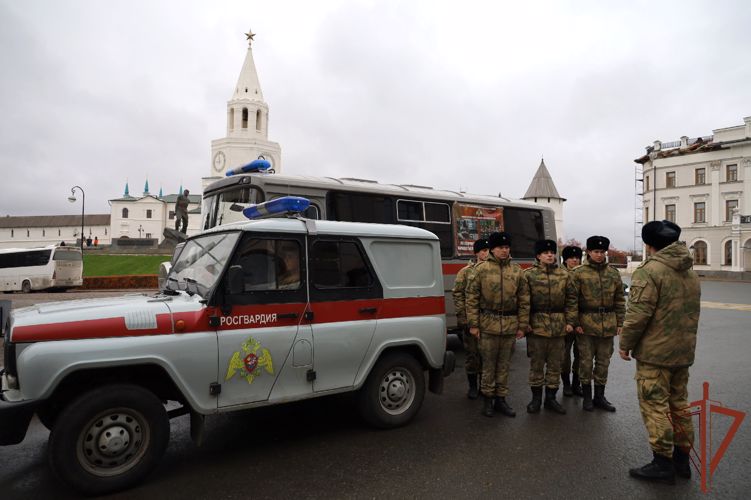 Росгвардейцы приняли участие в обеспечении безопасности крестного хода в Казани