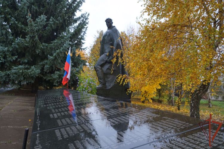 Росгвардейцы восстановили памятник погибшим в годы Великой Отечественной войны