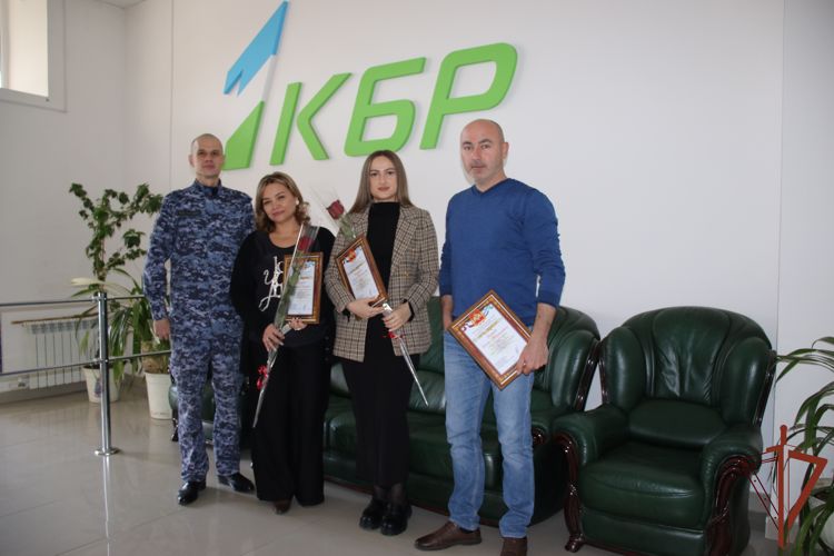 Росгвардейцы Северо-Кавказского округа поздравили тележурналистов с профессиональным праздником