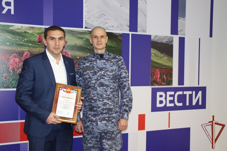 Росгвардейцы Северо-Кавказского округа поздравили тележурналистов с профессиональным праздником