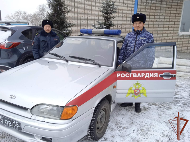 Заплутавшему в непогоду пенсионеру в Туве помогли вернуться домой росгвардейцы