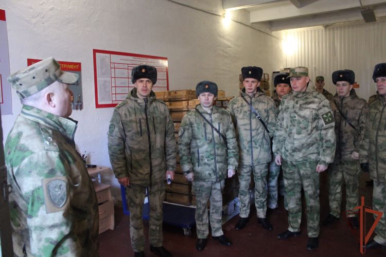 В Сибирском округе Росгвардии завершился сбор с начальниками отделов и служб технического обеспечения и артиллерийского вооружения
