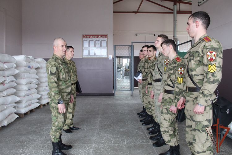 Курсанты Пермского военного института завершили стажировку в грозненском соединении Росгвардии
