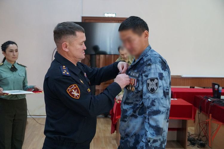 Участникам спецоперации из Восточного округа Росгвардии вручили государственные награды